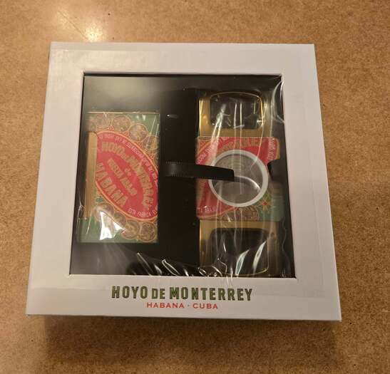 Hoyo de Monterrey Lighter and Cutter gift set