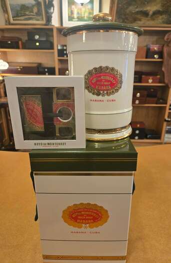 Hoyo de Monterrey Ceramic Humidor plus lighter and cutter set