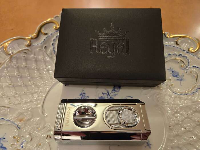 Regal Ultra lighter Silver 3 Flame