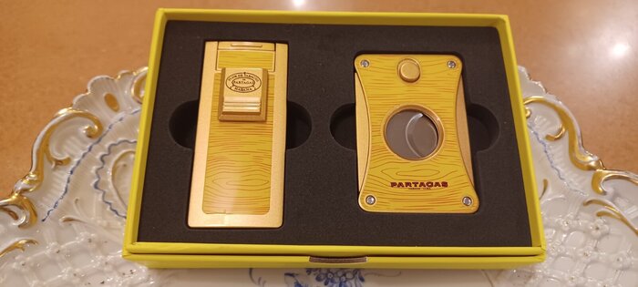 Partagas Classic Yellow Gold lighter and cutter set