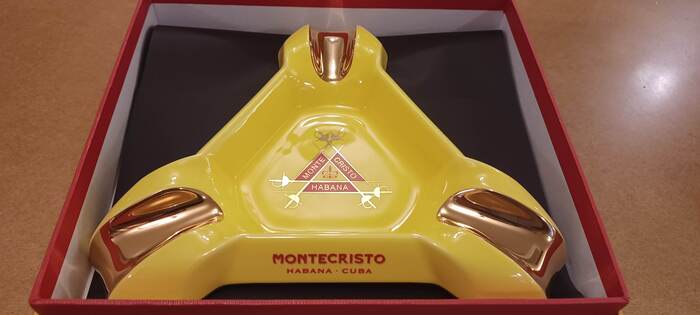 Montecristo Habanos new Triangle ashtray