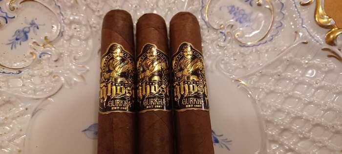 Gurkha Ghost Gold Shadow Robusto cigar