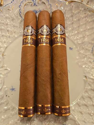 Montecristo Linea 1935 Maltes   NEW RELEASE. Each box has an informative certificate.  OUT OF STOCK