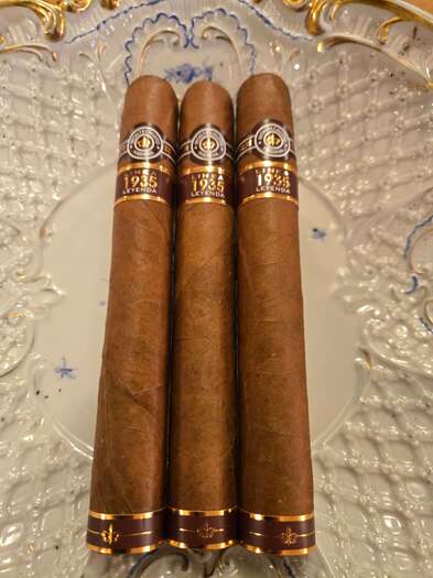 Montecristo Linea 1935 Leyenda   NEW RELEASE. Each box has an informative certificate. OUT OF STOCK