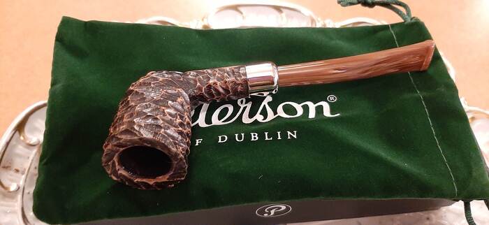 Peterson Derry Rusticated #124 pipe