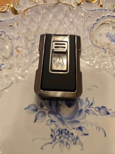 Lotus Axis Black/Gunmetal lighter