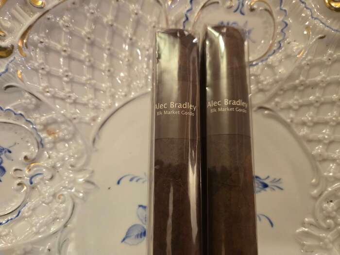 Alec Bradley Black Market Gordo
